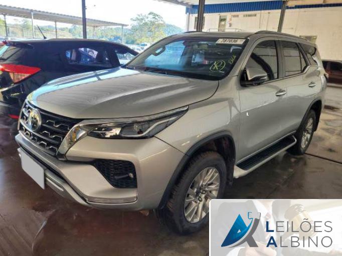 TOYOTA HILUX SW4 21/21