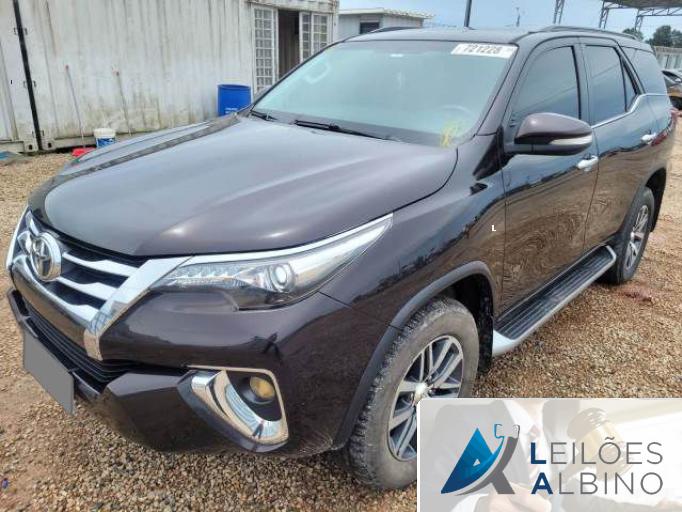 TOYOTA HILUX SW4 16/17