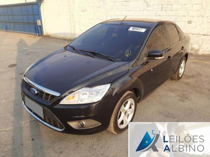 FORD FOCUS SEDAN 10/10