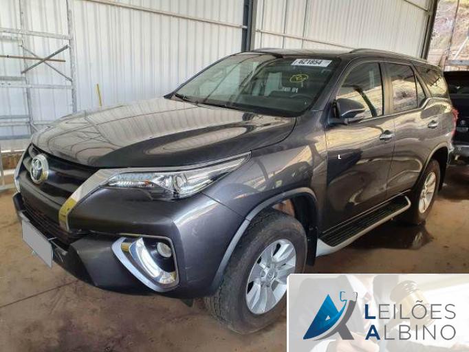 TOYOTA HILUX SW4 17/17